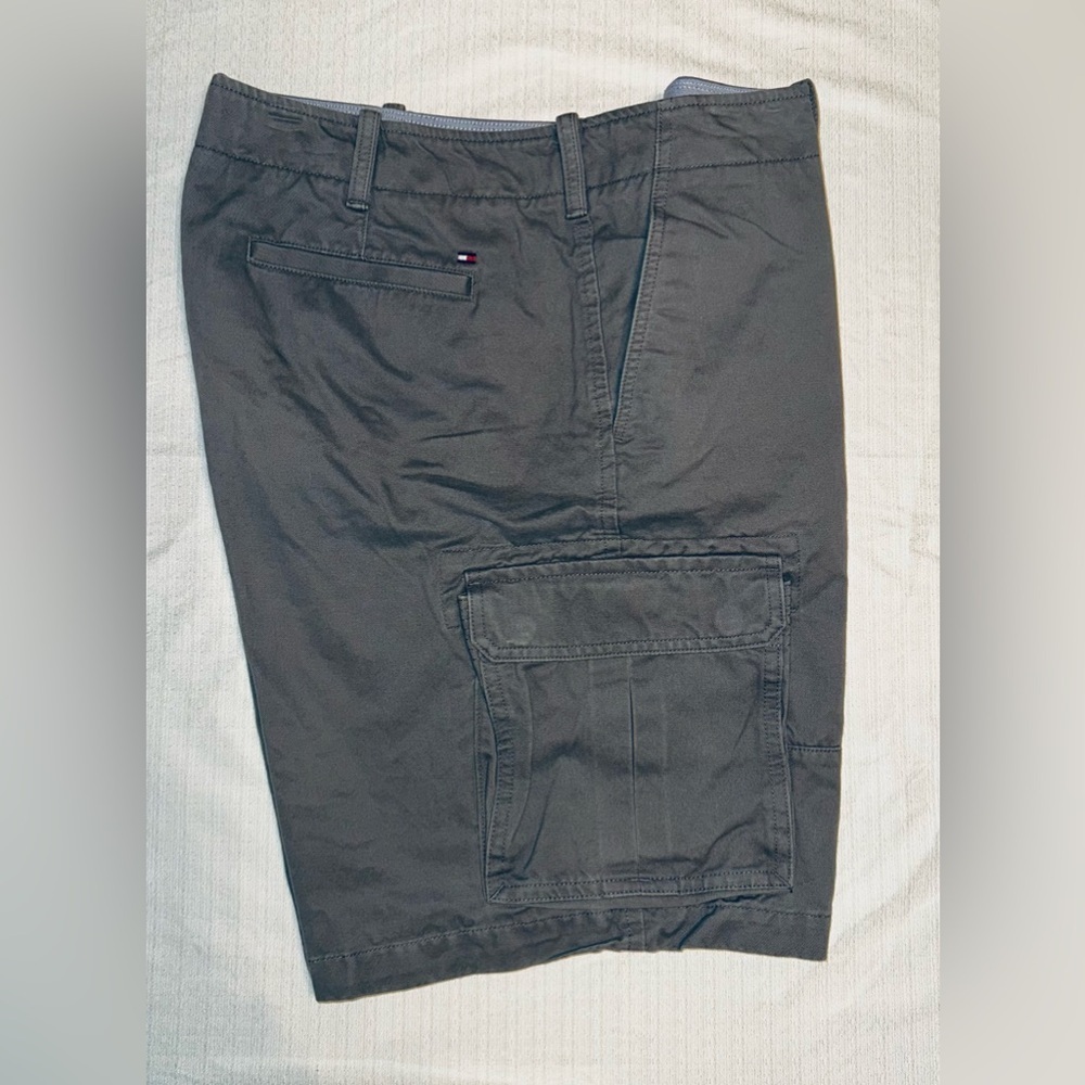 Tommy Hilfiger Gray Cargo Shorts with Relaxed Fit